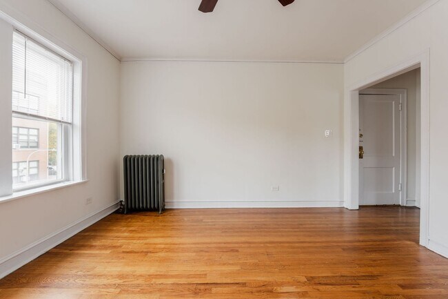 Building Photo - North Center / St. Bens - 2 Bed / 1 Bath -...