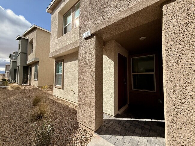Foto del edificio - 3 BED 2.5 BATH 2 CAR GARAGE TOWNHOUSE W/ LOFT FOR RENT!!!