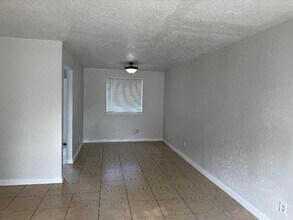 Building Photo - 12643 Chiswick Rd