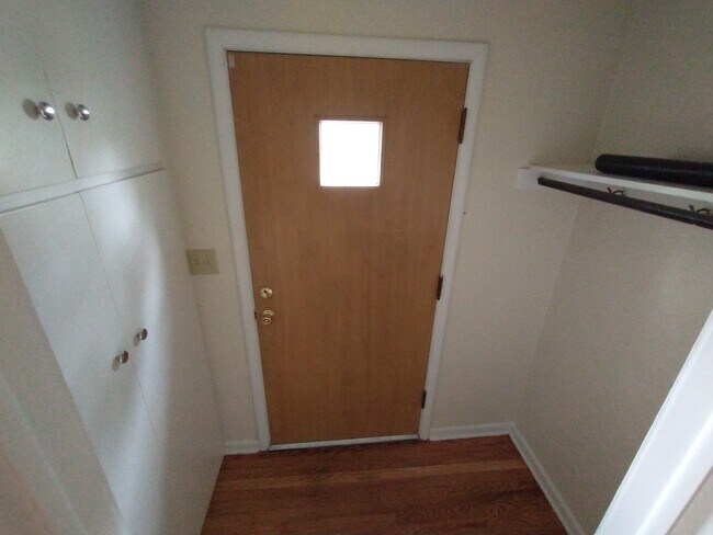 Puerta principal - 2541 Gilead Ave