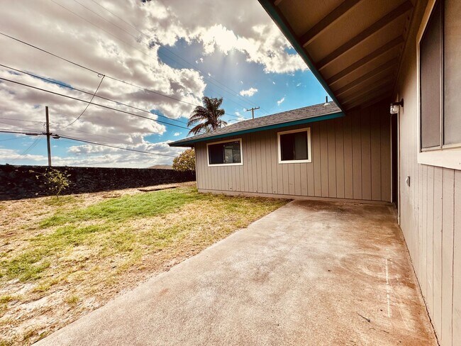 Building Photo - Single Level, 3-bedroom 2-bath Newly Renov...