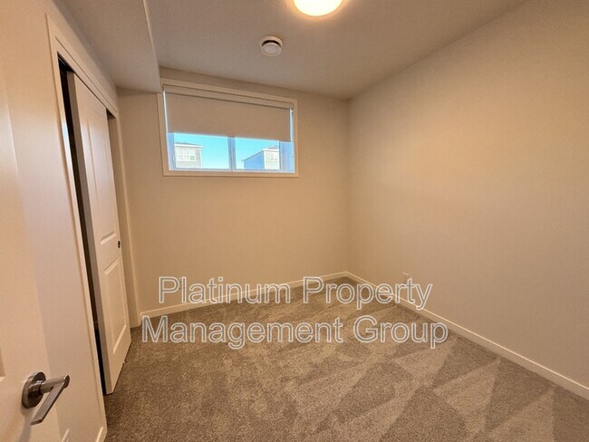 Building Photo - 45 Creekview Mnr SW