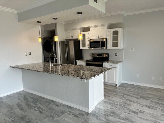 Building Photo - 351 Lakeside Ln
