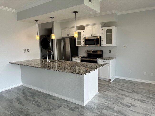 Foto del edificio - 351 Lakeside Ln