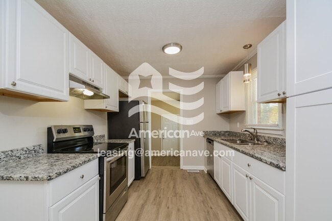 Building Photo - 185 Sandclay Dr