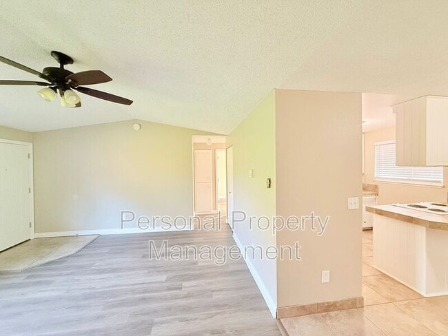 Building Photo - 906 Z St