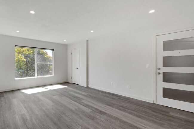 Building Photo - 2 BD Room Apartment in Redwood City