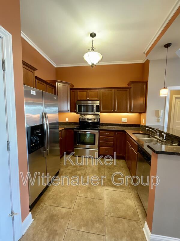 Building Photo - 409 D W Washington