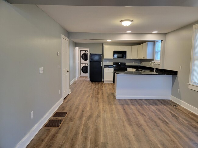 Building Photo - 232 Main St