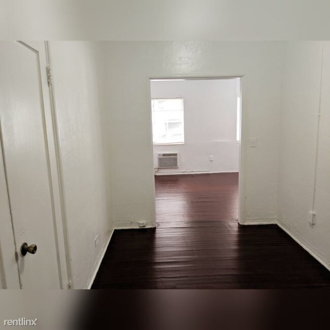 Building Photo - 1 br, 1 bath Apartment - 700 14th St 1 Unit 1