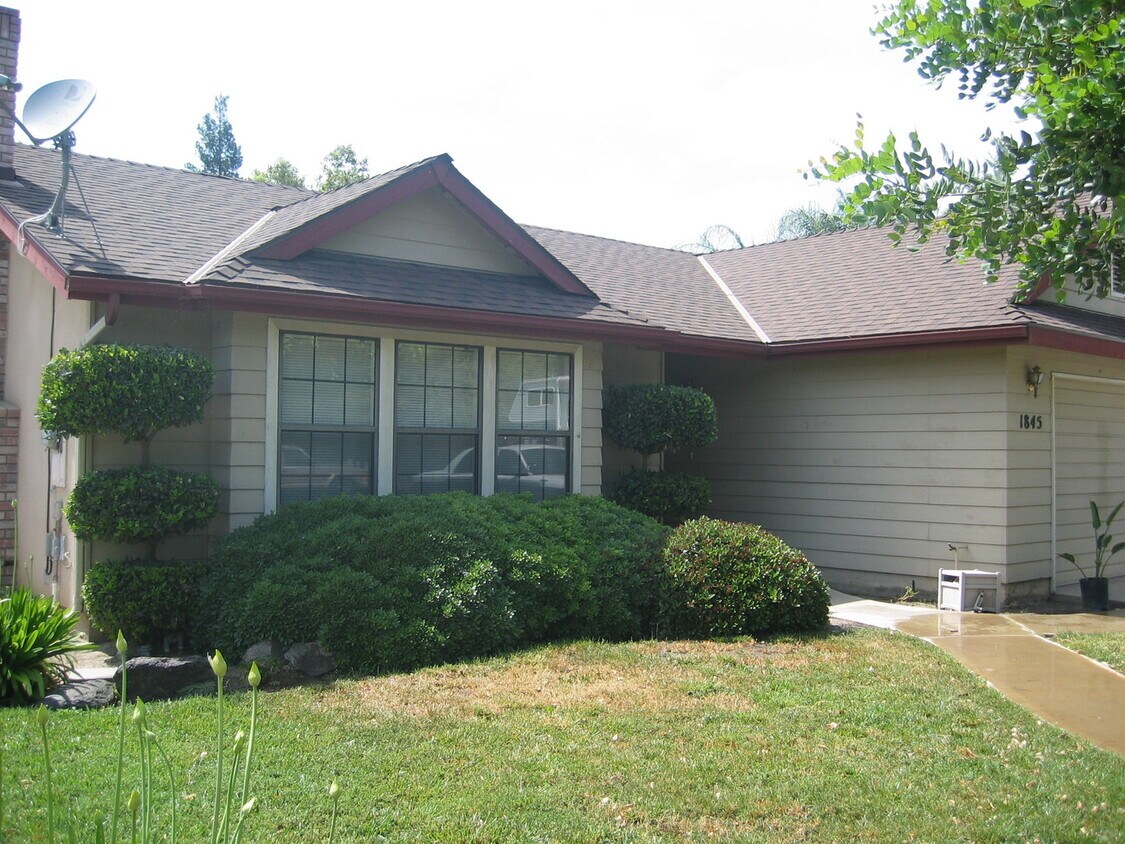 Foto principal - 1845 N Selina Ct