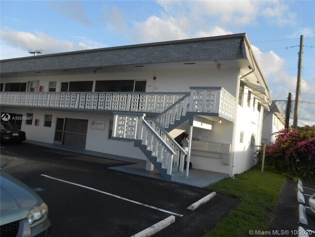 Building Photo - 1700 Cleveland St