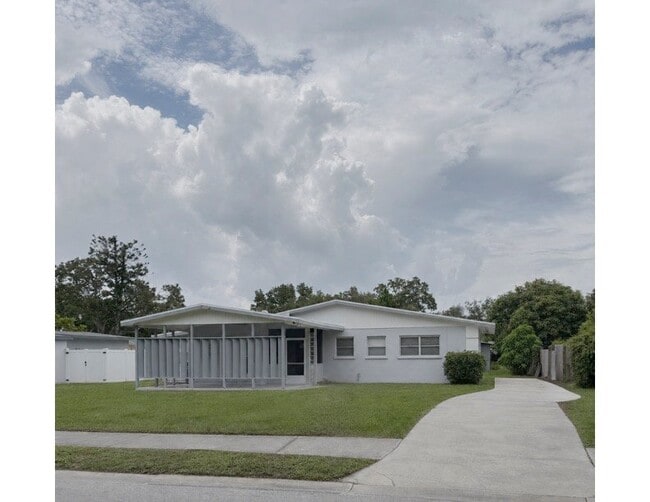 Building Photo - 2880 Greenbriar St