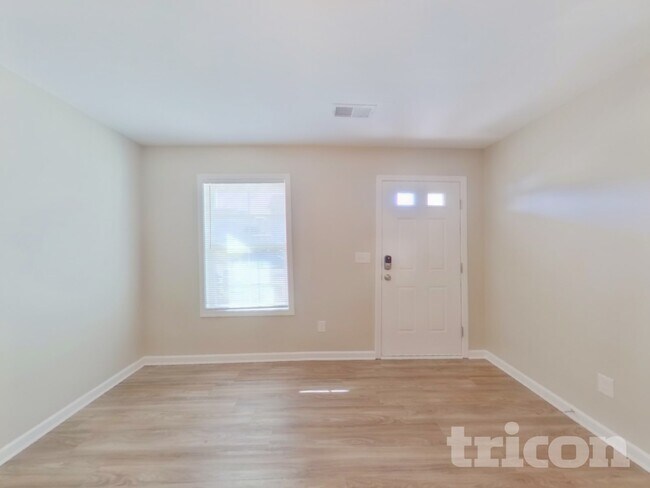 Foto del edificio - 707 Dawsons Park Wy
