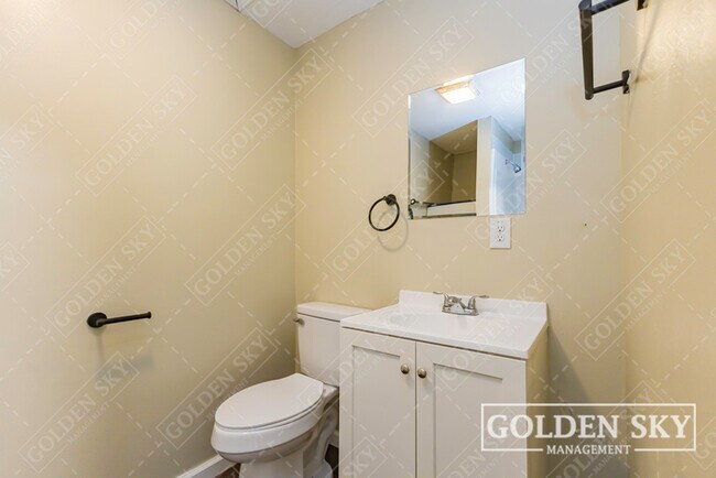 Building Photo - 615 S Mound St