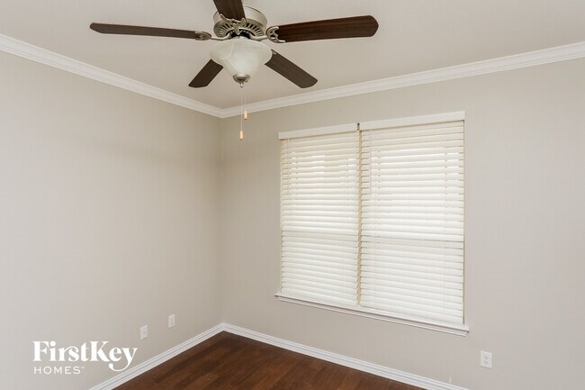 Foto del edificio - 150 Cameron Dr