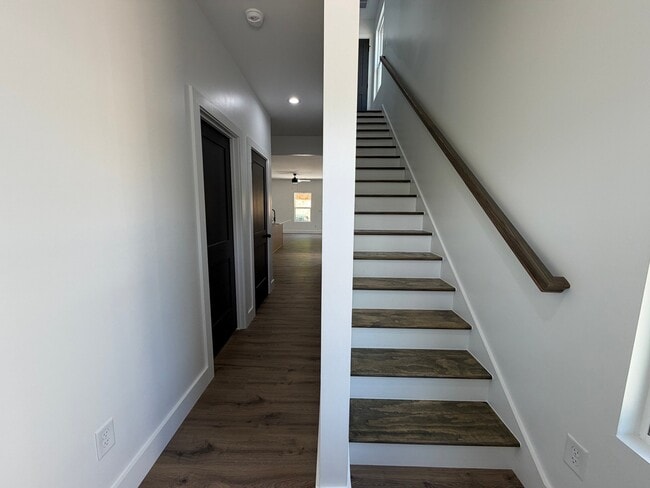 Building Photo - 3425 Garden Dr
