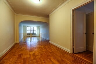 Building Photo - 150 E Hartsdale Ave