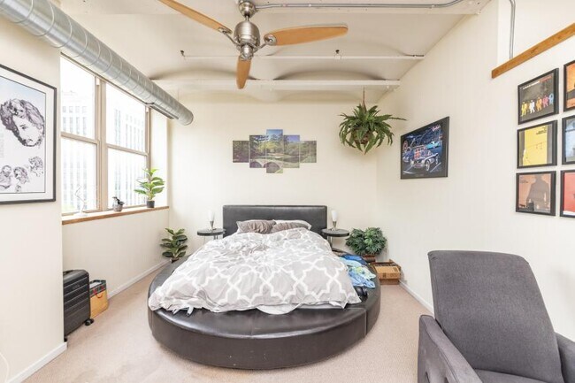 Building Photo - 2 bedroom in Chicago IL 60607