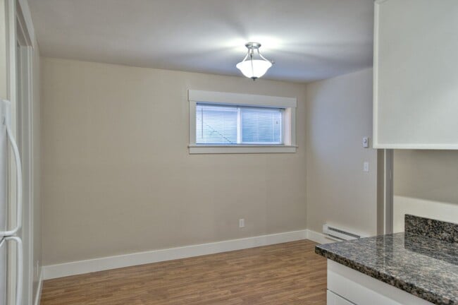 Building Photo - 15536 Shoreline