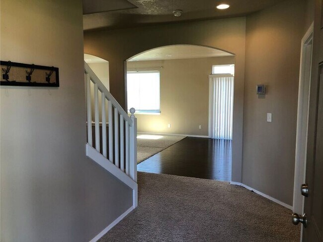 Foto del edificio - 2350 NW Hazelwood Ave