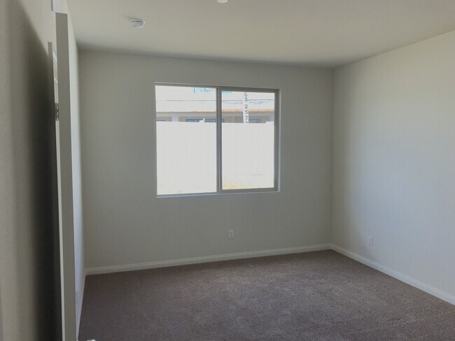 Building Photo - Executive Style  7 Bedroom, 5.5 Bath Singl...