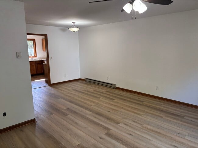 Foto del edificio - 322 W Railroad St