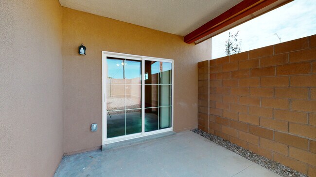 Foto del edificio - 1421 N Renaissance Blvd NE