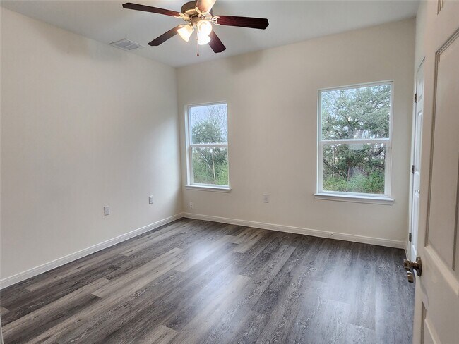 Building Photo - 6202 Lacey Oak Dr