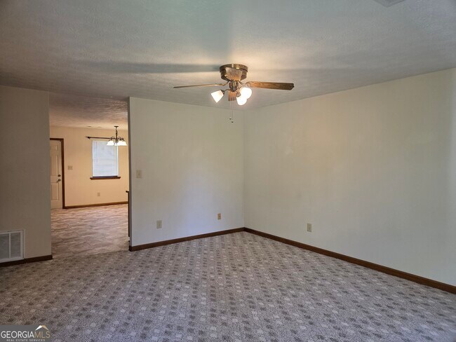 Foto del edificio - 8457 Pineland Dr