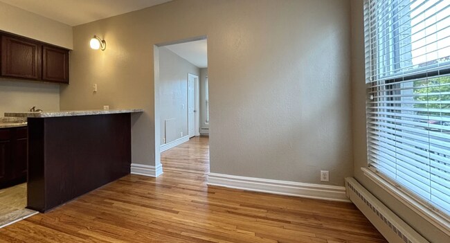 Foto del interior - 1400-1408 Spruce Pl – Oak Grove Downtown