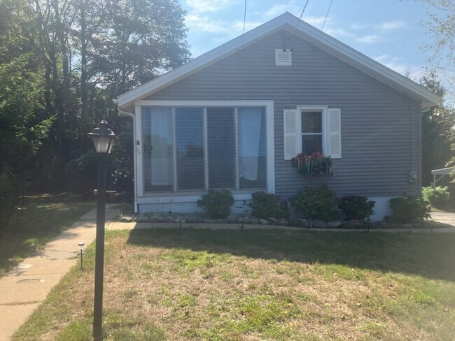 Foto del edificio - 56 Anthony Rd