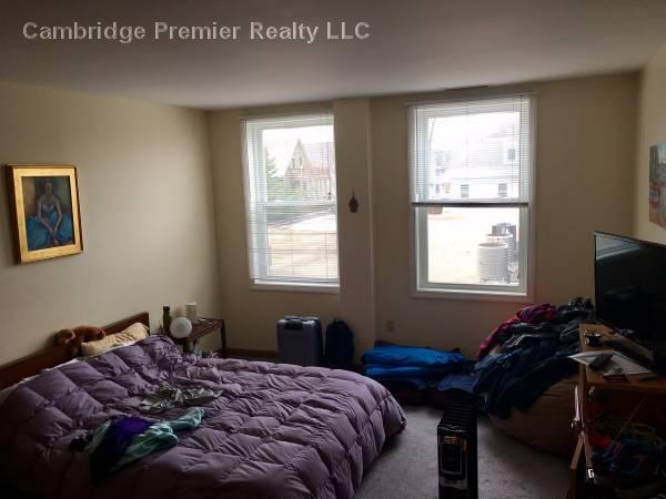 Building Photo - 154 Cedar St