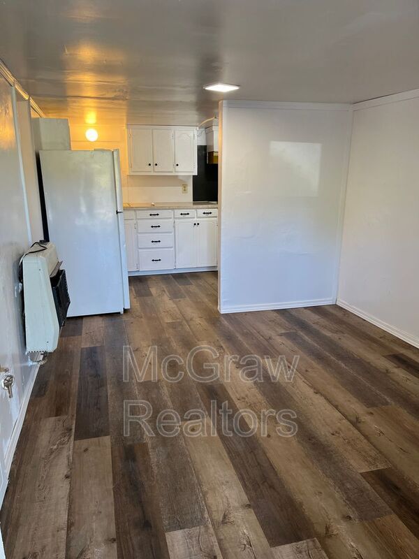 Building Photo - 821 N Highland Ave