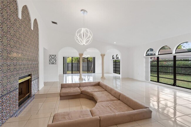 Building Photo - 4770 SW 87th Pl