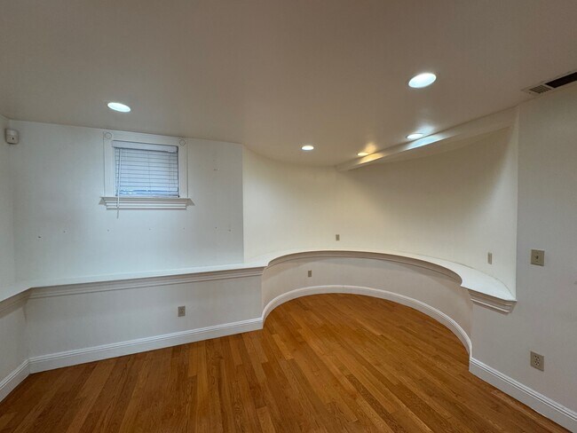 Foto del edificio - 2112 Santa Clara Ave