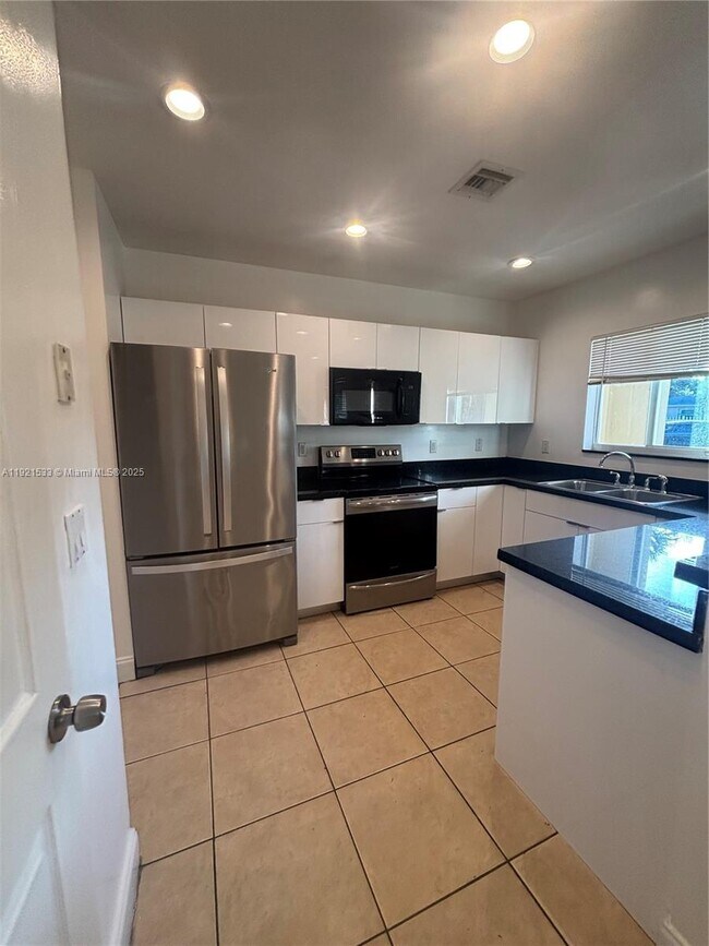 Foto del edificio - 820 NW 2nd Ave