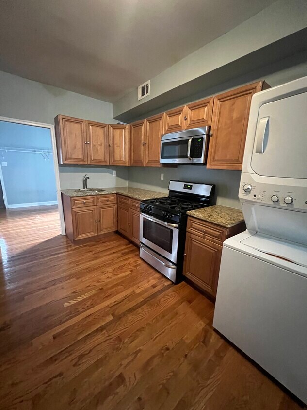 Primary Photo - 431 E Girard Ave