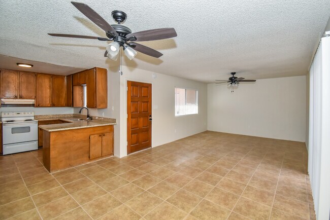Foto del edificio - 816 E 25th St