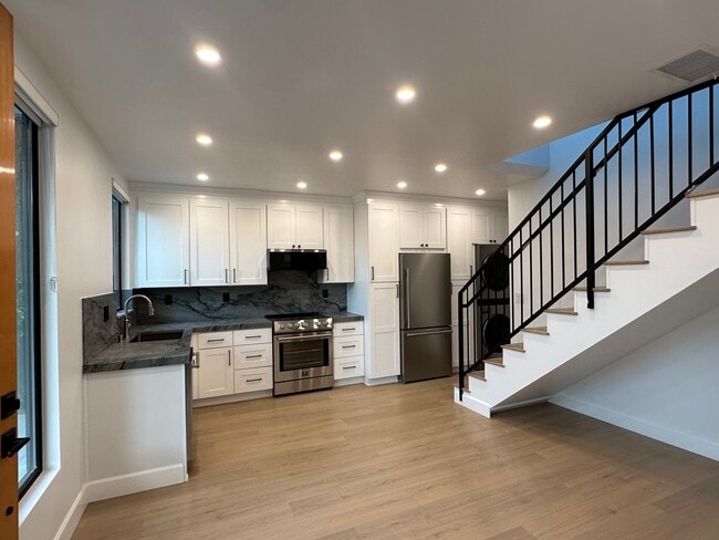 Building Photo - 10470 Lauriston Ave