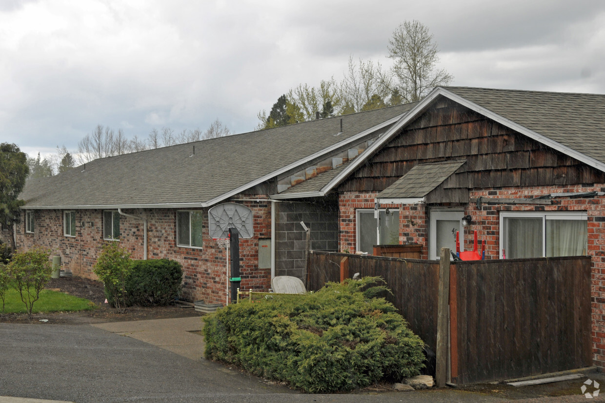 Primary Photo - Brighton Hill Apartments