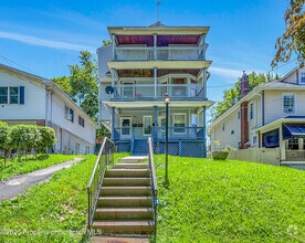 Building Photo - 934 Woodlawn St