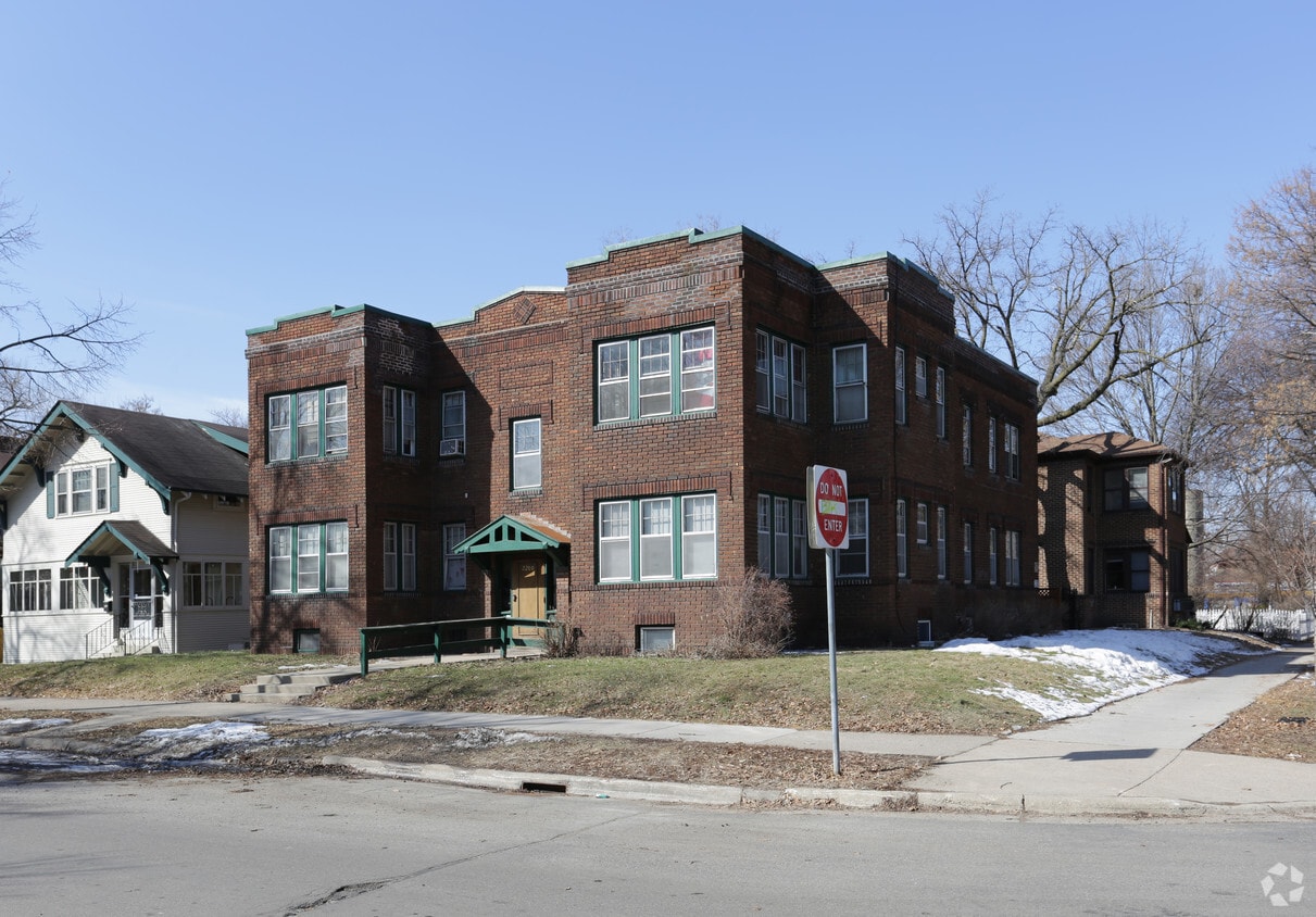 Building Photo - 2200 Harriet Ave
