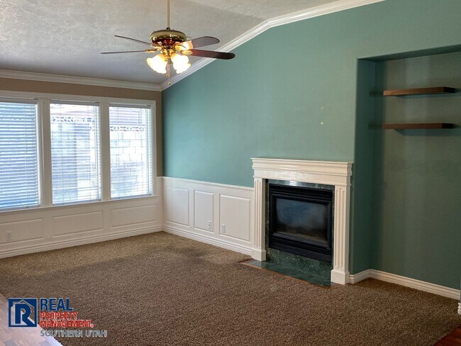 Foto del edificio - 4 Bedroom Home on cul-de-sac