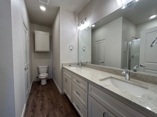 Foto del edificio - Luxury Townhome in Abbey Glen Community!