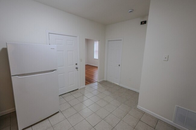 Building Photo - 127 Intervale St