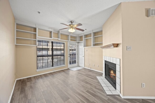 Building Photo - 4800 W Lovers Ln