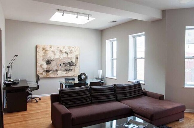 Foto del edificio - 1047 W Leland Ave