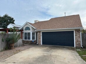 Building Photo - 404 Adam St NW