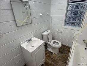 Building Photo - 76 Vernon Pl